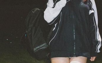 柒柒要乖哦和她的双胞胎？不，是通过下载的照片见证的绝妙搭档！