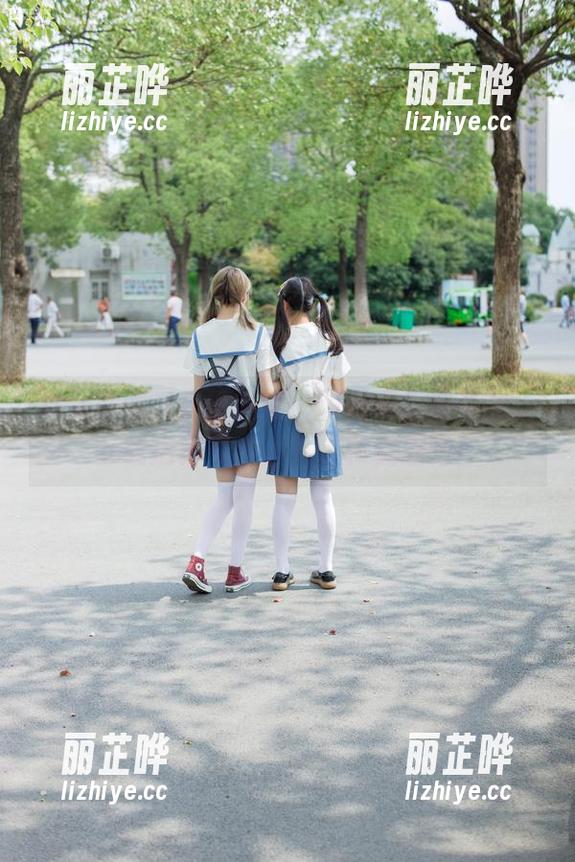 森萝财团又来搞事情，印花衣白丝套图，下载后再慢慢消化这种美感吧！