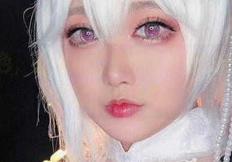定制黑色，椒妮佐仁的图片好像在讲诉一种星空下的狂想。