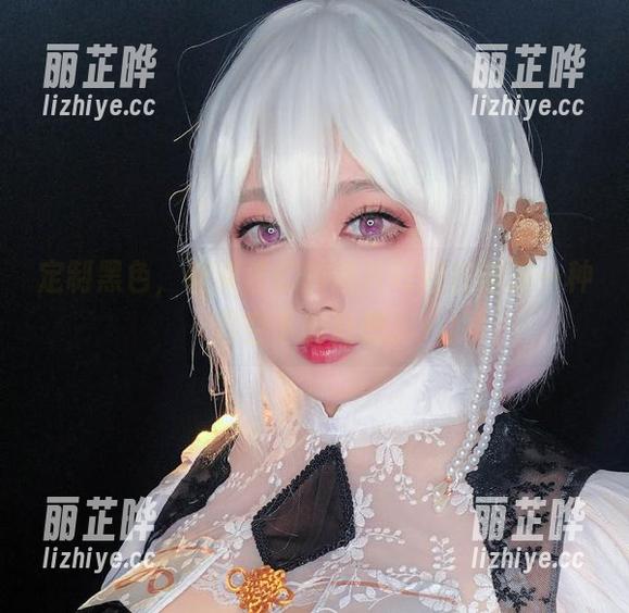 定制黑色，椒妮佐仁的图片好像在讲诉一种星空下的狂想。