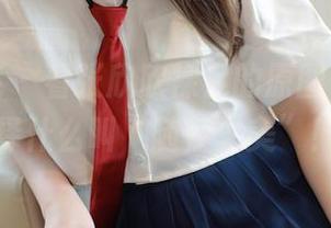 模范学院 - 看张欣欣裸足的原图，实力诠释什么叫“随性之美”！