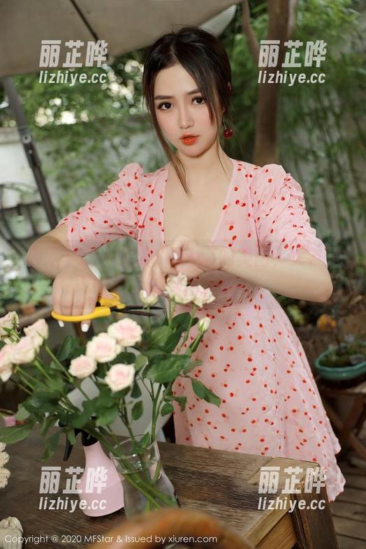模范学院 - 思淇Sukiiii的美图，女友是个奇妙的存在