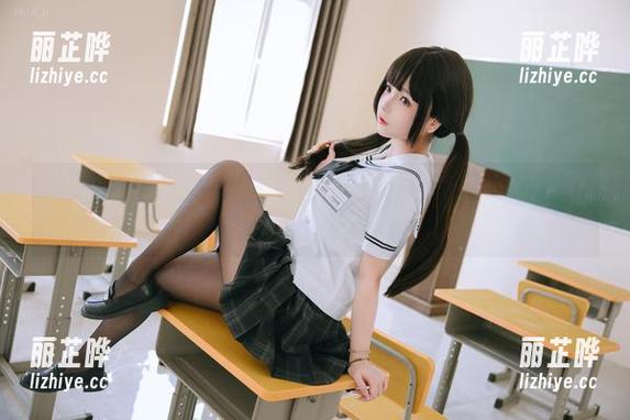 樱井小莜 虽然她叫樱井小莜,却有满满的清纯感,免费写真肯定让你嘴角上扬!