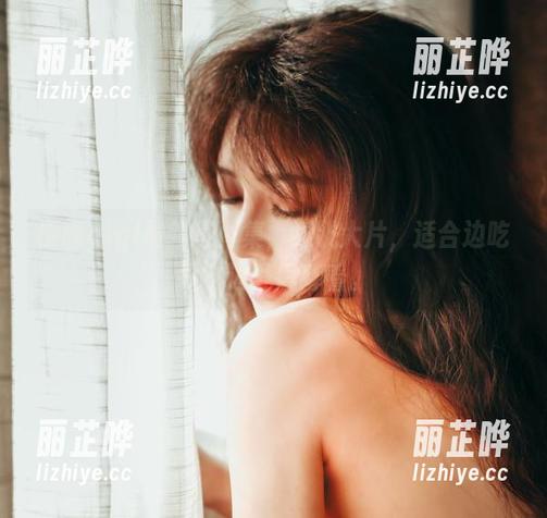 樱晚gigi最新写真集，朦胧大片，适合边吃零食边戳屏幕看。