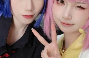 看！橙喵的写真就像那杯完美的奶茶，奶泡轻轻浮着——蕾姆你也来一口？