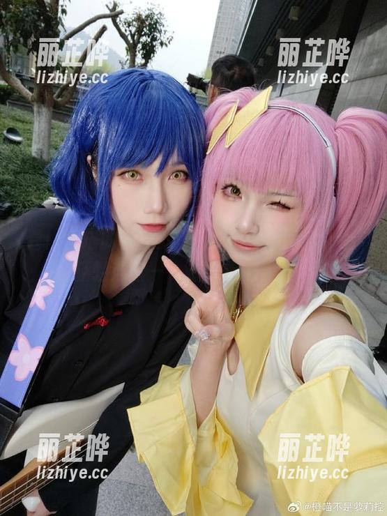 橙喵 看!橙喵的写真就像那杯完美的奶茶,奶泡轻轻浮着——蕾姆你也来一口?