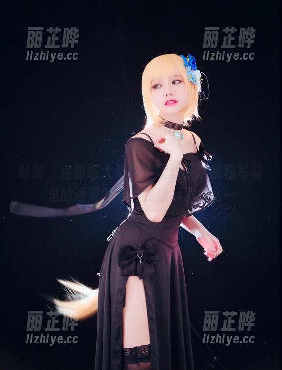哈哈，洛丽塔大哥的裤里丝，这福利写真里的通灵气息让我想起了什么…