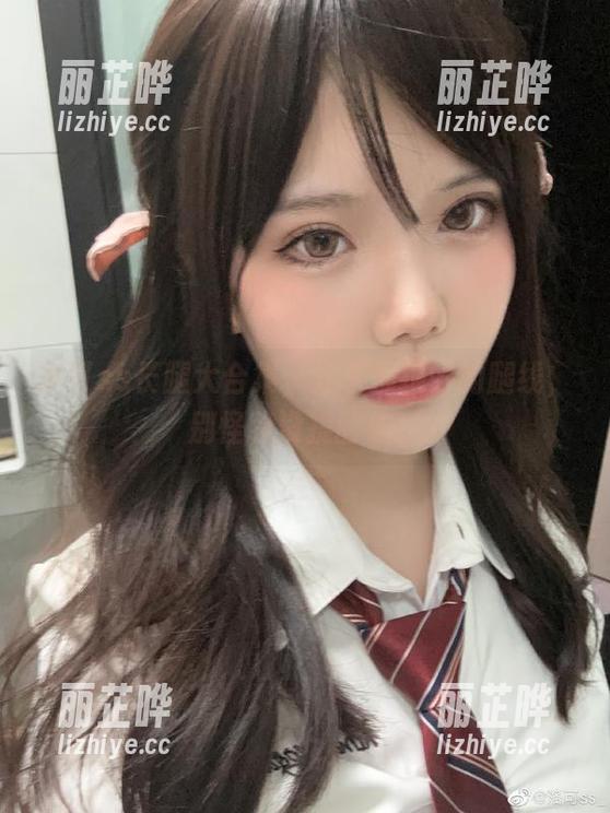 洛可ss长腿大合集，分享那绝妙的腿线，别怪我没提醒你。