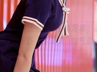 爱丝 - 这就是欣杨的连身袜写真，满满的俏皮和些许“懒洋洋”的气息。