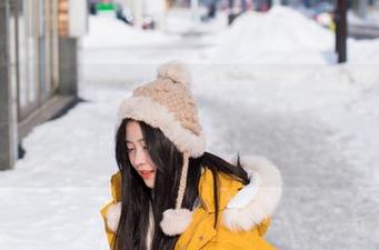 爱蜜社 - 在天台发现方子萱，一张图片，一个下载，也许就够了？