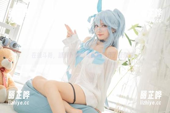 在线斗艳，狐萝卜呦的美腿照跟开了挂似的！
