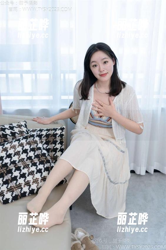 甜予摄影 - 小云的白棉袜合集：这里的袜子比你想象的更引人注目