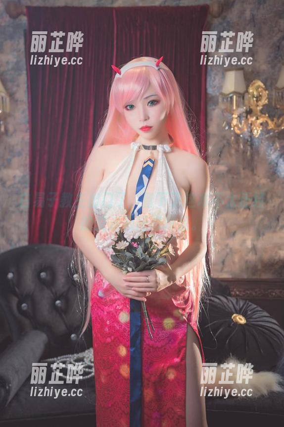 白易子教主出门了，留下了这本不太正经的艾米莉娅写真集。