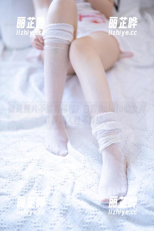 谁说照片不能有福利？白露Bululu的女神写真让人目不转睛。