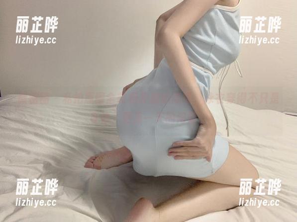 微密圈 - 私拍原图全靠相扑猫的演绎，泳衣穿得不只是身体，更是一天的闲情。