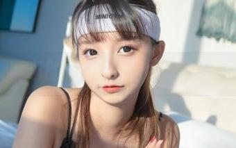 神乐坂真东的写真选择，以裤里丝为引线