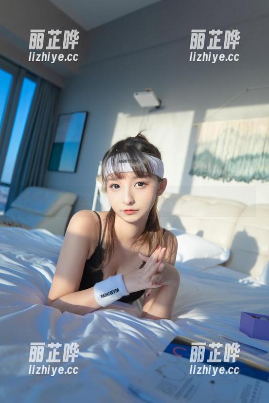神乐坂真东的写真选择，以裤里丝为引线