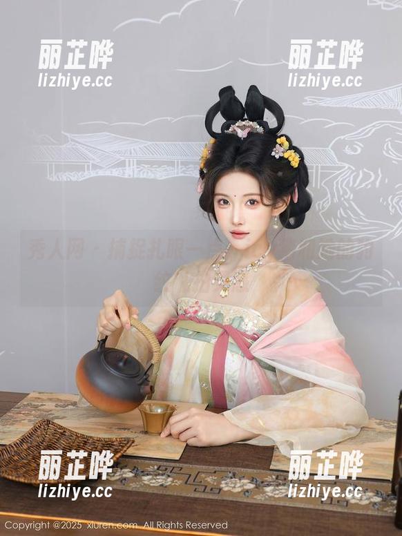 秀人网-icy猪 秀人网 - 捕捉扎眼一点:icy猪和她的豹纹私拍灵感
