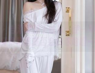 秀人网 - 当潮流遇上丝袜：伊一Moon的写真集精选是否会让你咯噔一下
