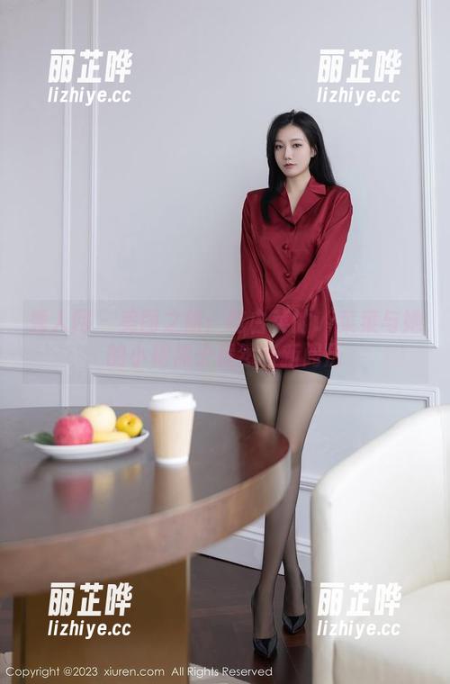 秀人网-吃白菜的vi菜菜 秀人网 - 美图之旅:吃白菜的vi菜菜与她的小棉袜子竟然有新阅历
