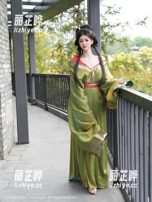 秀人网 - 曼苏拉娜的写真，每一幅图都像是翻开了一本新书，剧情复杂，角色多样，恨不得一直看下去。