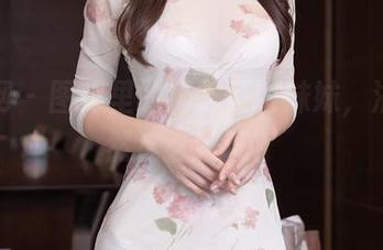 秀人网 - 图库里的猫咪巨臀妹妹，浴缸竟然这么好玩？