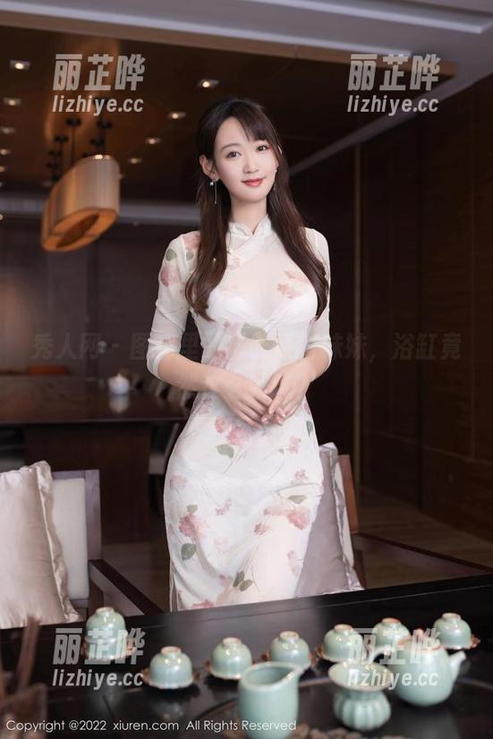 秀人网 - 图库里的猫咪巨臀妹妹，浴缸竟然这么好玩？