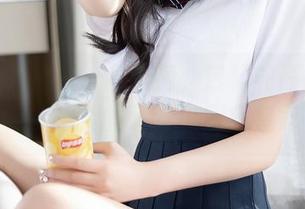 秀人网 - 厨娘一秒变身，艺轩的高清镜头下，还有谁能抢了这“厨房皇冠”？