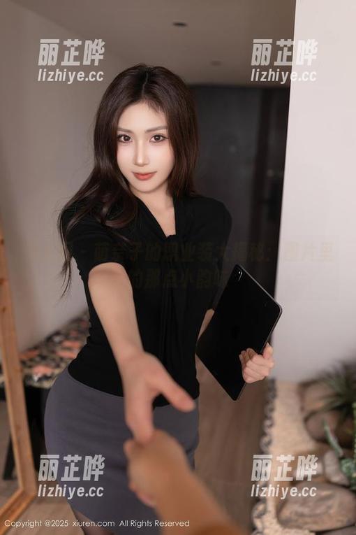 秀人网 - 萌奈子的职业装大揭秘：图片里的那点小韵味