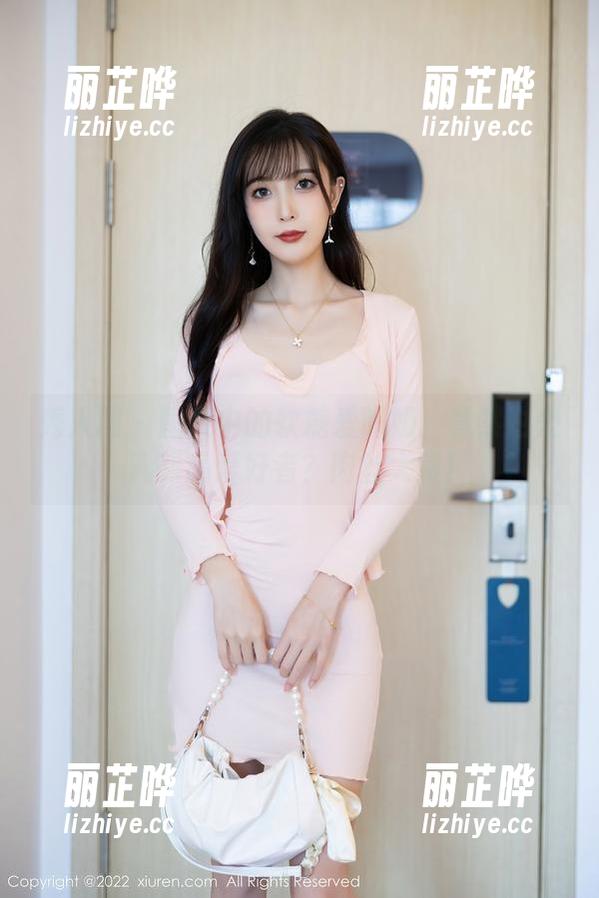 秀人网-软糖爱喝奶 秀人网 - 图片中的软糖爱喝奶:竟然也是乳制品爱好者?肉丝大赏!