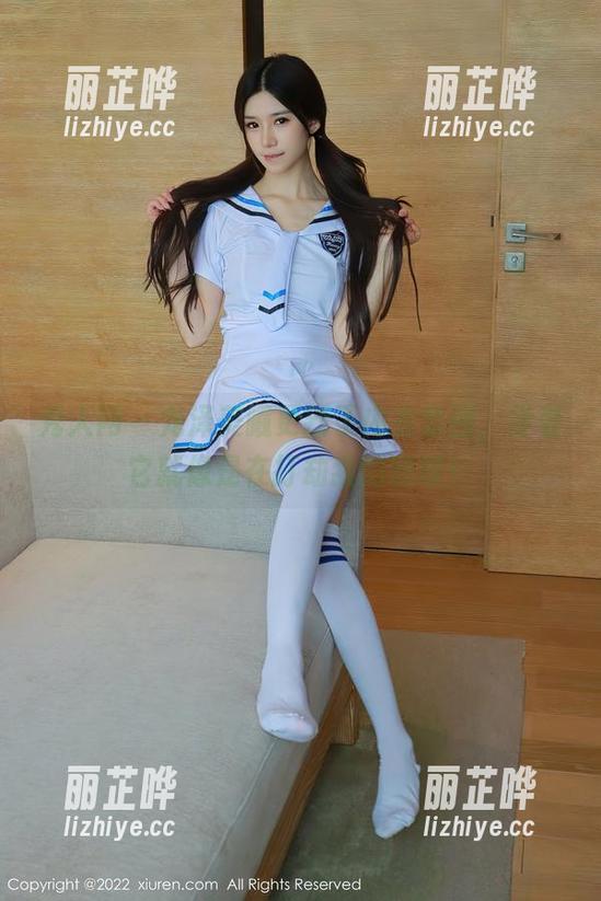 秀人网 - 龙泽美曦更新了内衣套图，穿着它就像是在打劫我的眼球！