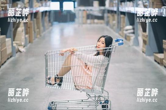 穆零Mu0带你看职业装怎么穿成“胸有成竹”的范儿。