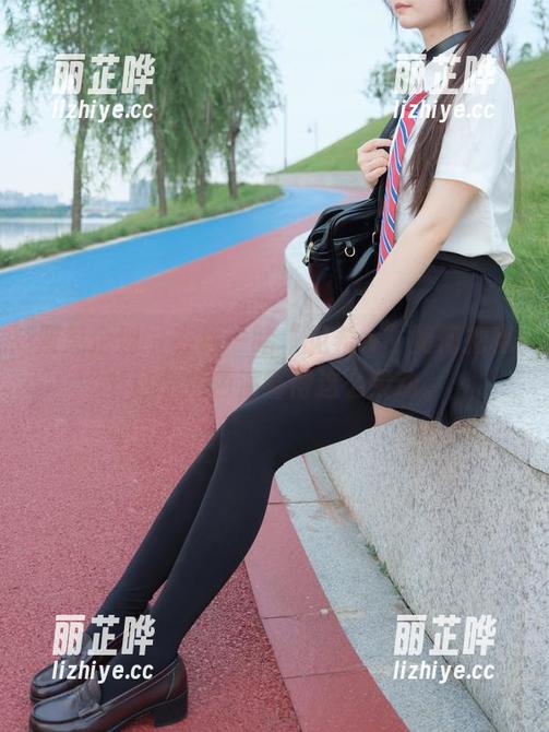 紧急企划 - 在线一睹“见希w”如何把秘书这个角色演绎得这么灵动。
