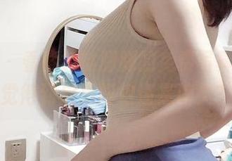 微密圈 - 看紫色哒豚豚的免费写真，突然觉得到底是厨娘还是演员？