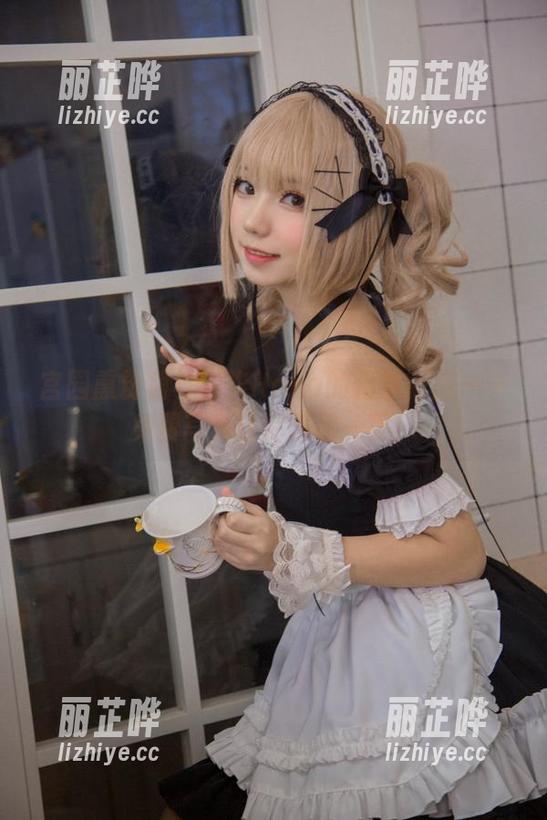 花柒Hana 宫园熏粉裙与花柒Hana的化学反应——免费写真让你眼前一亮!