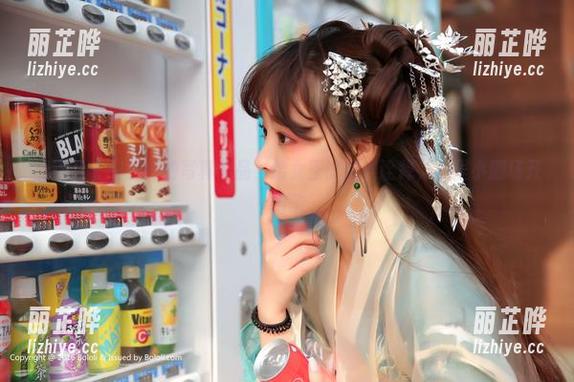 菠萝社 - 柳侑绮的写真作品，给女王的经典诠释，心里小剧场开始了