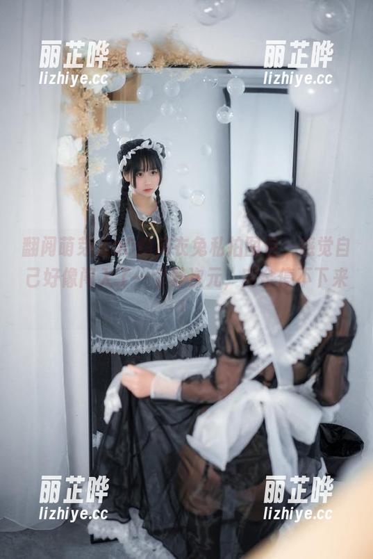 翻阅萌芽儿o0的麻衣兔私拍图包，感觉自己好像闯入了一个异次元，完全停不下来！