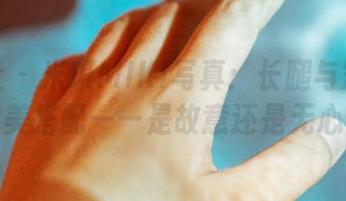 蜜桃社 - 米琪MIKI写真：长腿与短裤的完美搭配——是故意还是无心？