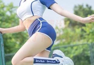 内衣看上去很优雅，蜜汁猫裘也太会选了，别忘了下载美图噢！