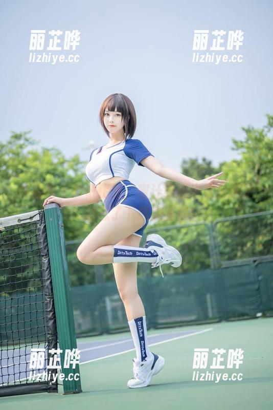 内衣看上去很优雅，蜜汁猫裘也太会选了，别忘了下载美图噢！