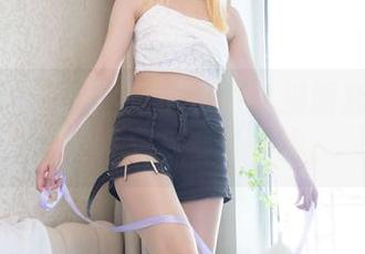 袜啵啵 - 看！这是小沫的体操服套图——无意间又多看了一眼。