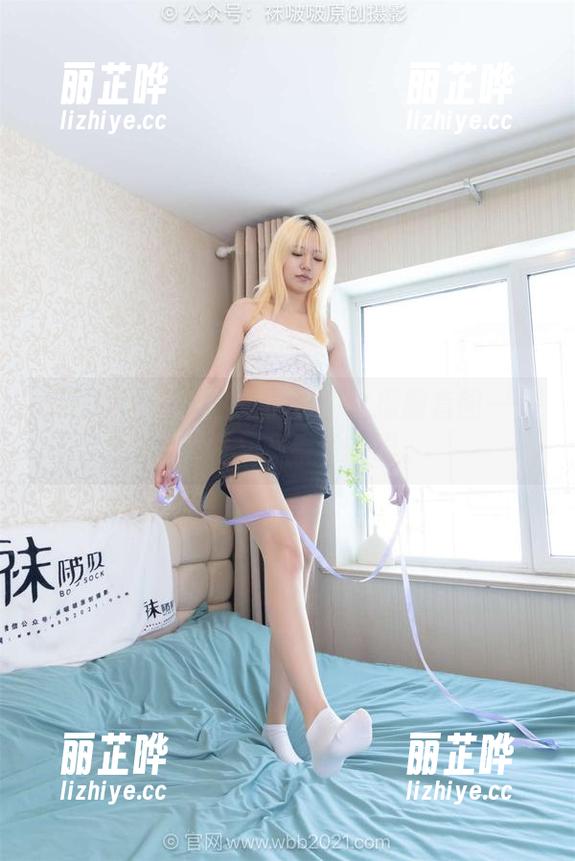 袜啵啵 - 看！这是小沫的体操服套图——无意间又多看了一眼。