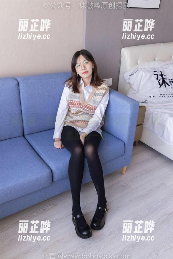 袜啵啵 - 甜甜圈：校服写真精选，非你莫属的那一眼