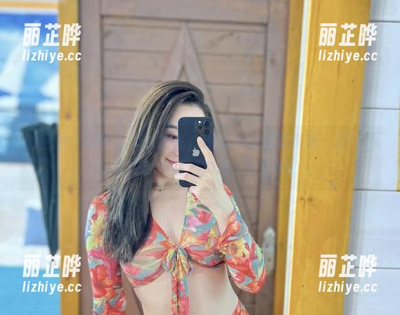 铁锤姐姐 微密圈 - 如果腿可以发光,铁锤姐姐的写真集,粗白腿让人难以自拔感兴趣?下载吧!