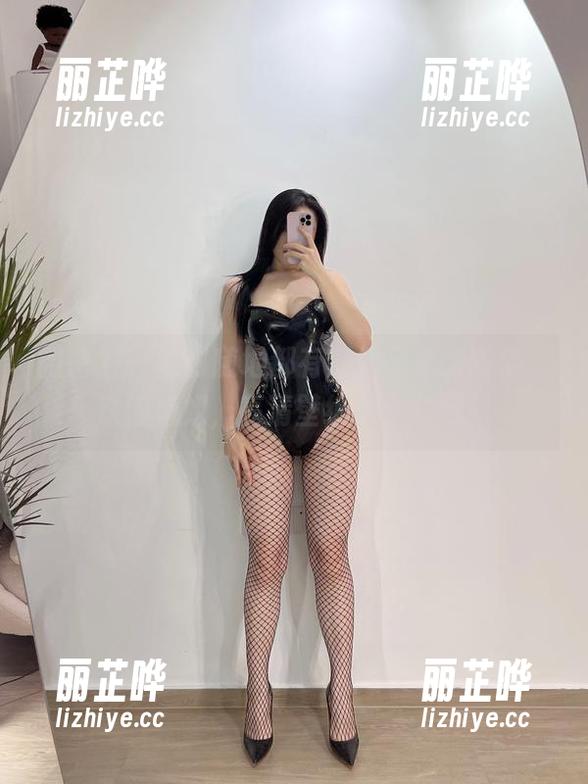 微密圈 - 随时随地都有黑色吊袜的陪伴，铁锤姐姐，高清壁纸值得收藏！