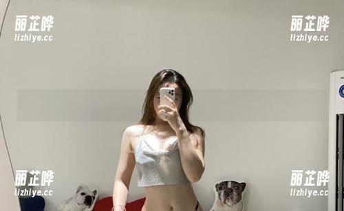 微密圈 - 原图直击！女仆变身，铁锤姐姐的清洁技能真不赖！
