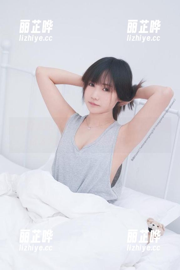 一身酷炫的皮衣，铭铭kizami的cos就是这么大胆，想下载那份狂野吗？
