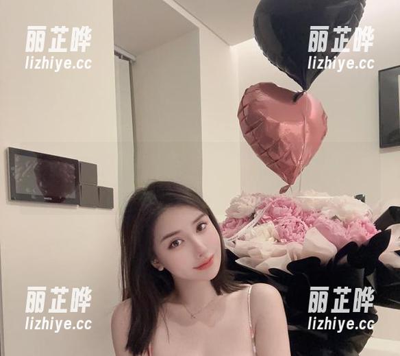 微密圈 - 别轻言告别：阿色最新睡衣图册，适合任何时刻的慵懒穿搭。
