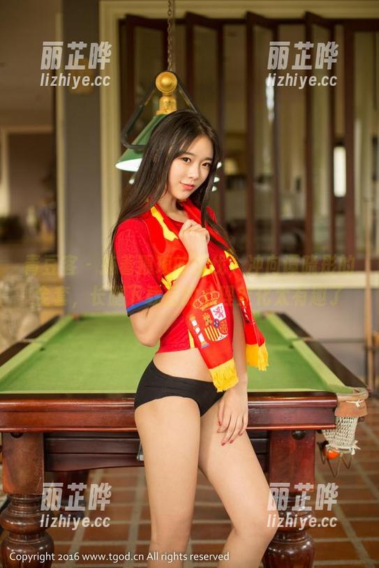青豆客 - 拖着猥琐的步伐，冲向谭晓彤的全套，长腿下载后的心理变化太有趣了