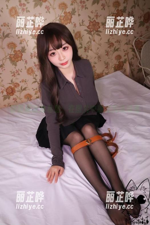 韶陌陌泳池私房：在图片中捕捉的流动感。
